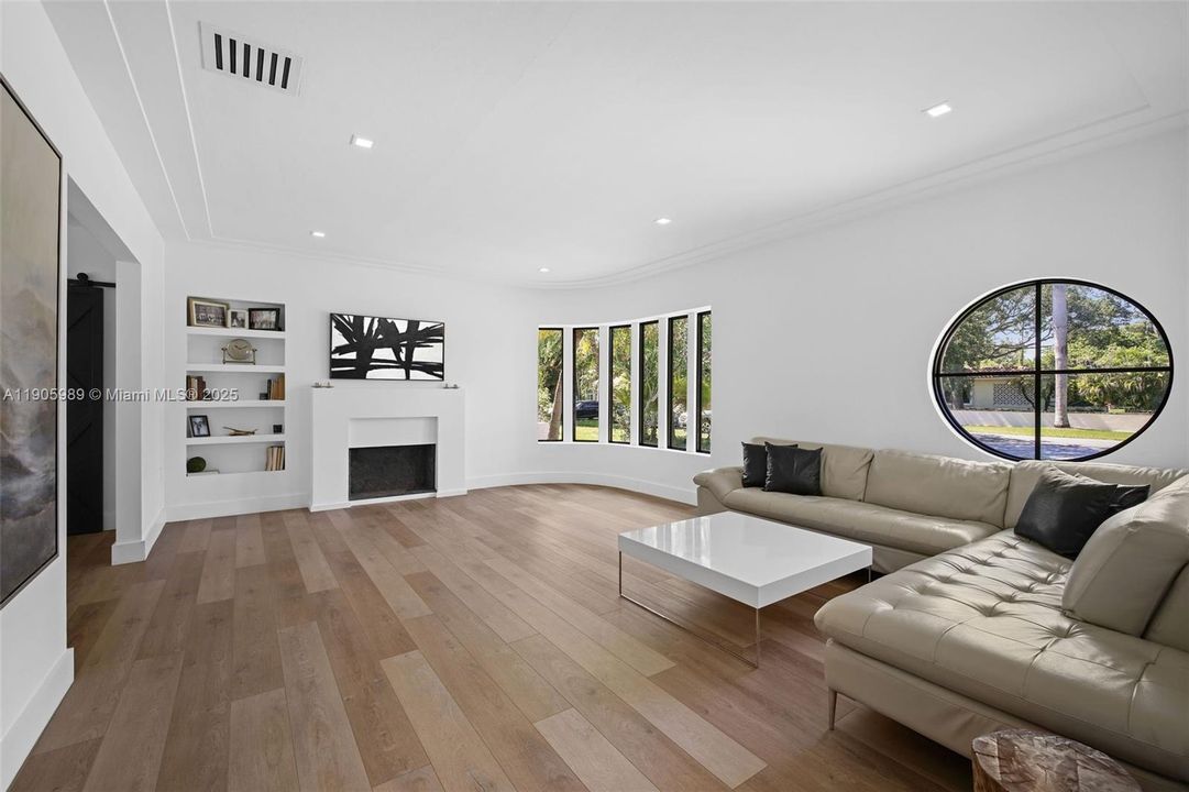 For Sale: $2,695,000 (3 beds, 3 baths, 2270 Square Feet)