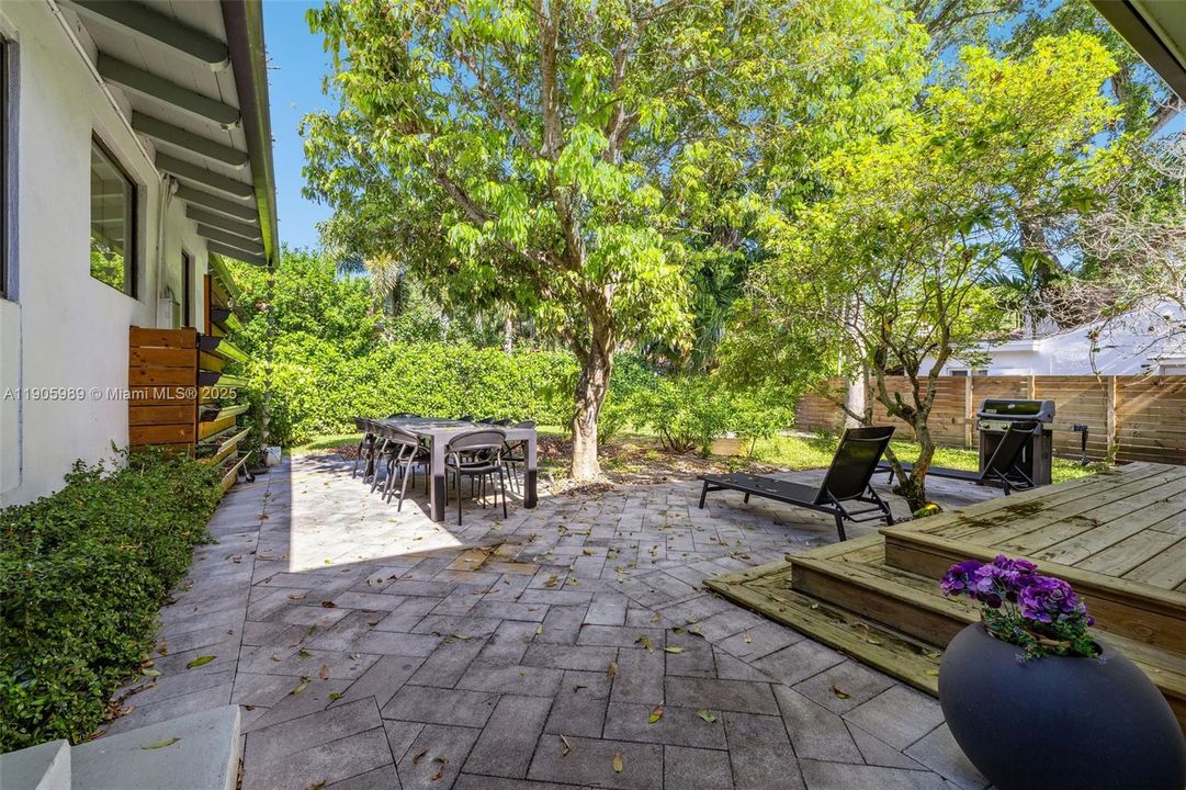 For Sale: $2,695,000 (3 beds, 3 baths, 2270 Square Feet)