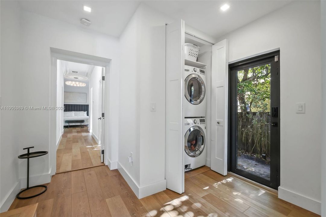 For Sale: $2,695,000 (3 beds, 3 baths, 2270 Square Feet)