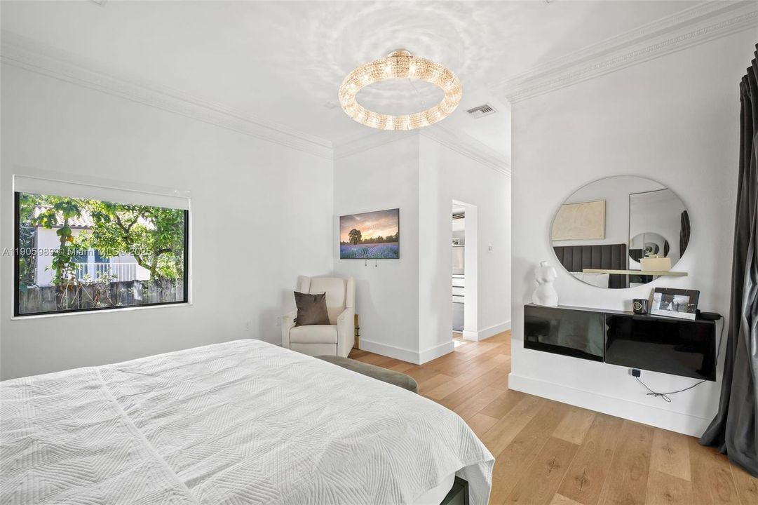 For Sale: $2,695,000 (3 beds, 3 baths, 2270 Square Feet)