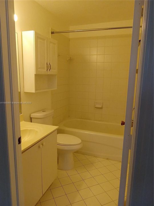 Active With Contract: $1,650 (2 beds, 2 baths, 815 Square Feet)