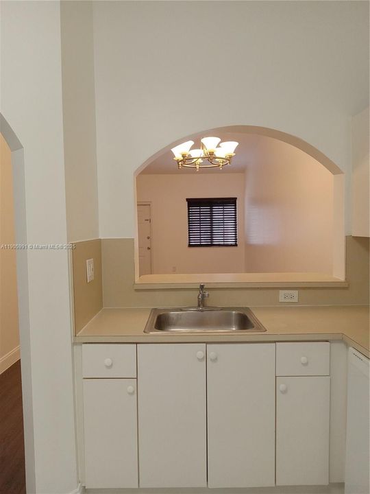 Active With Contract: $1,650 (2 beds, 2 baths, 815 Square Feet)