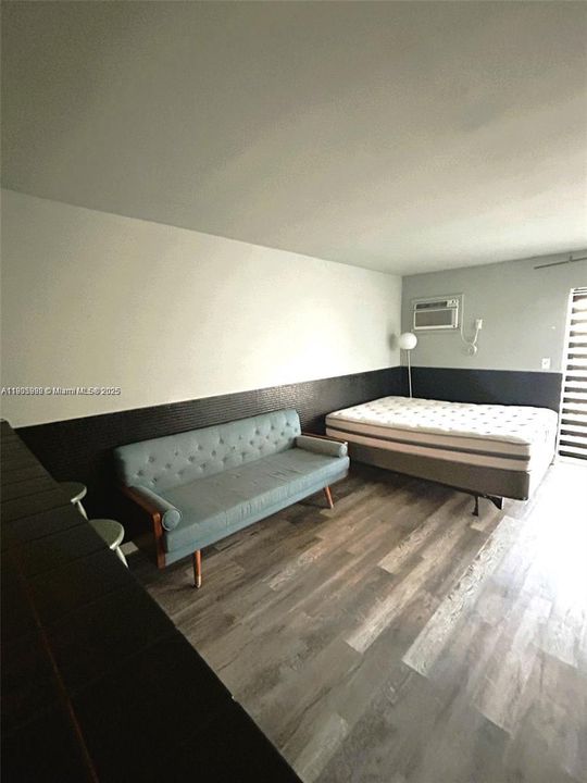 For Rent: $1,695 (0 beds, 1 baths, 370 Square Feet)