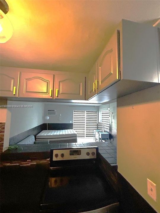 For Rent: $1,695 (0 beds, 1 baths, 370 Square Feet)