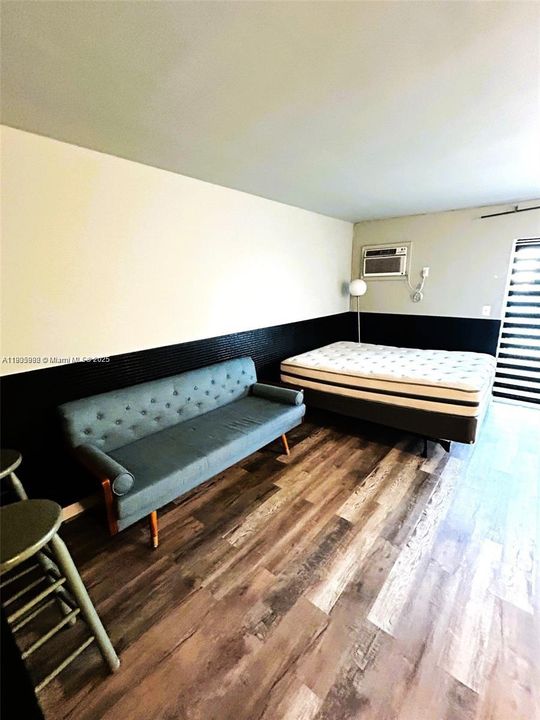 For Rent: $1,695 (0 beds, 1 baths, 370 Square Feet)