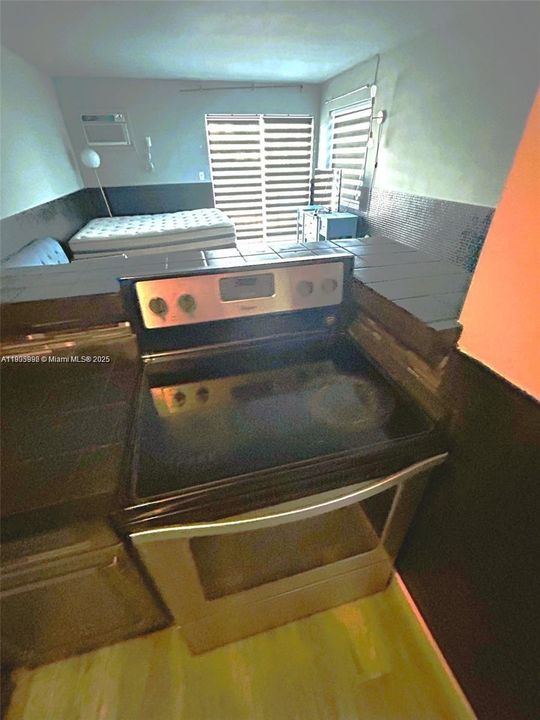 For Rent: $1,695 (0 beds, 1 baths, 370 Square Feet)