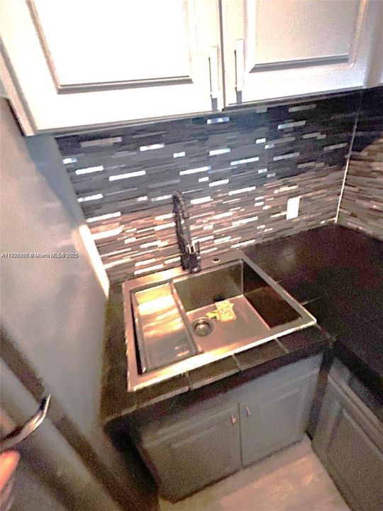 For Rent: $1,695 (0 beds, 1 baths, 370 Square Feet)