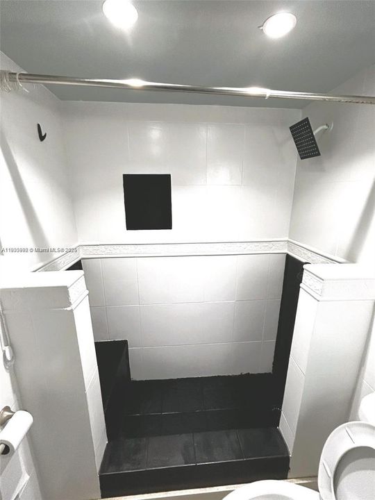 For Rent: $1,695 (0 beds, 1 baths, 370 Square Feet)