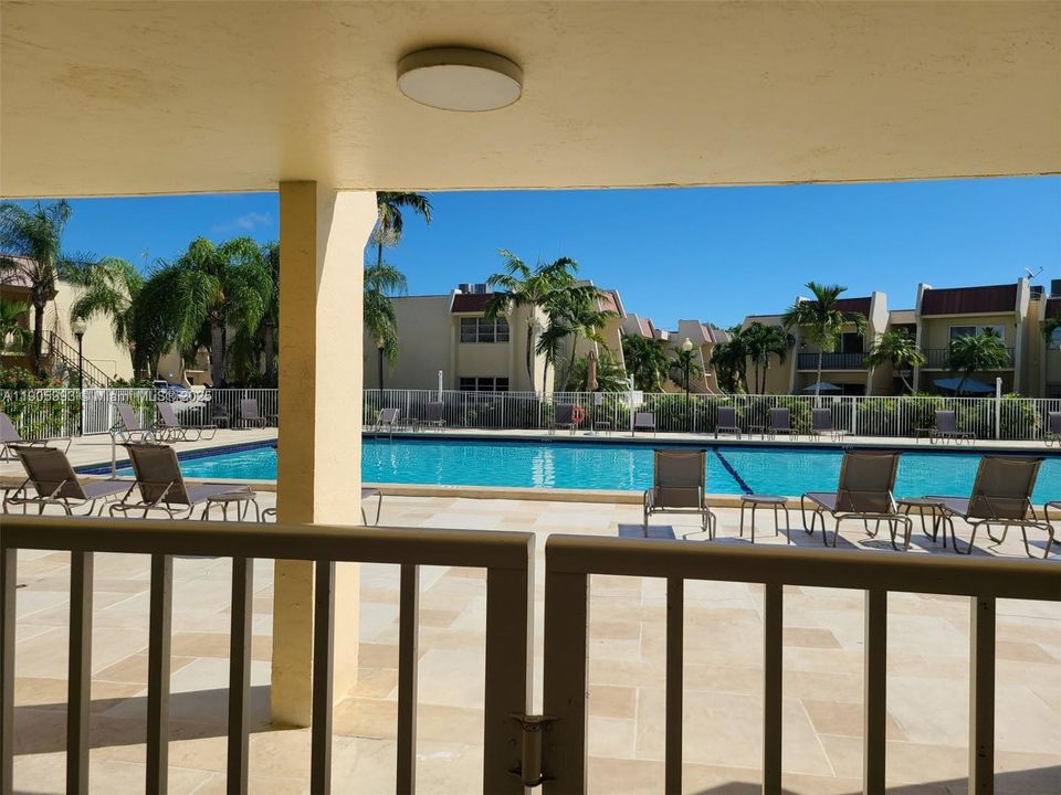 合同活跃: $2,300 (2 贝兹, 2 浴室, 1022 平方英尺)