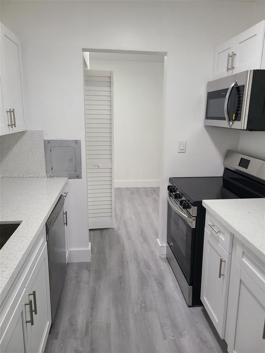 合同活跃: $2,300 (2 贝兹, 2 浴室, 1022 平方英尺)