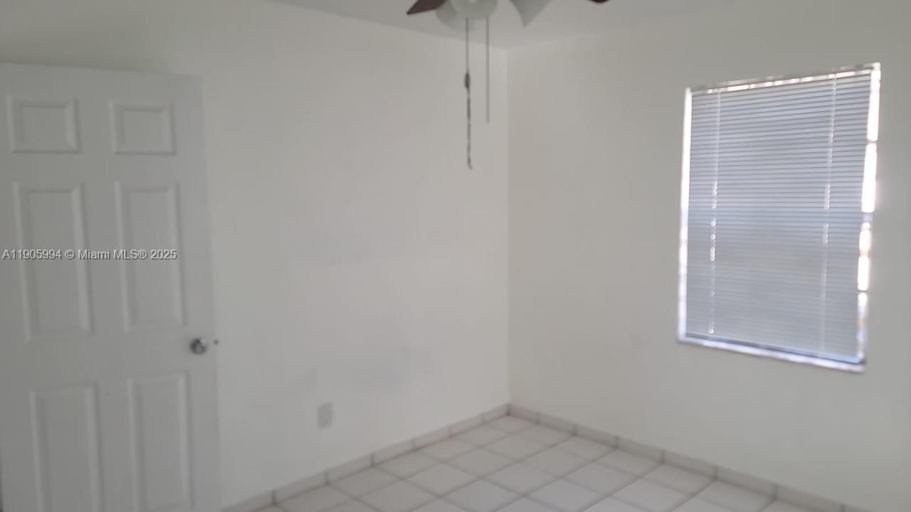 Active With Contract: $1,900 (2 beds, 1 baths, 700 Square Feet)