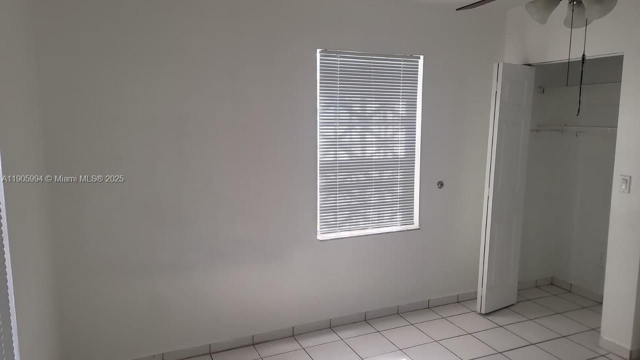 Active With Contract: $1,900 (2 beds, 1 baths, 700 Square Feet)