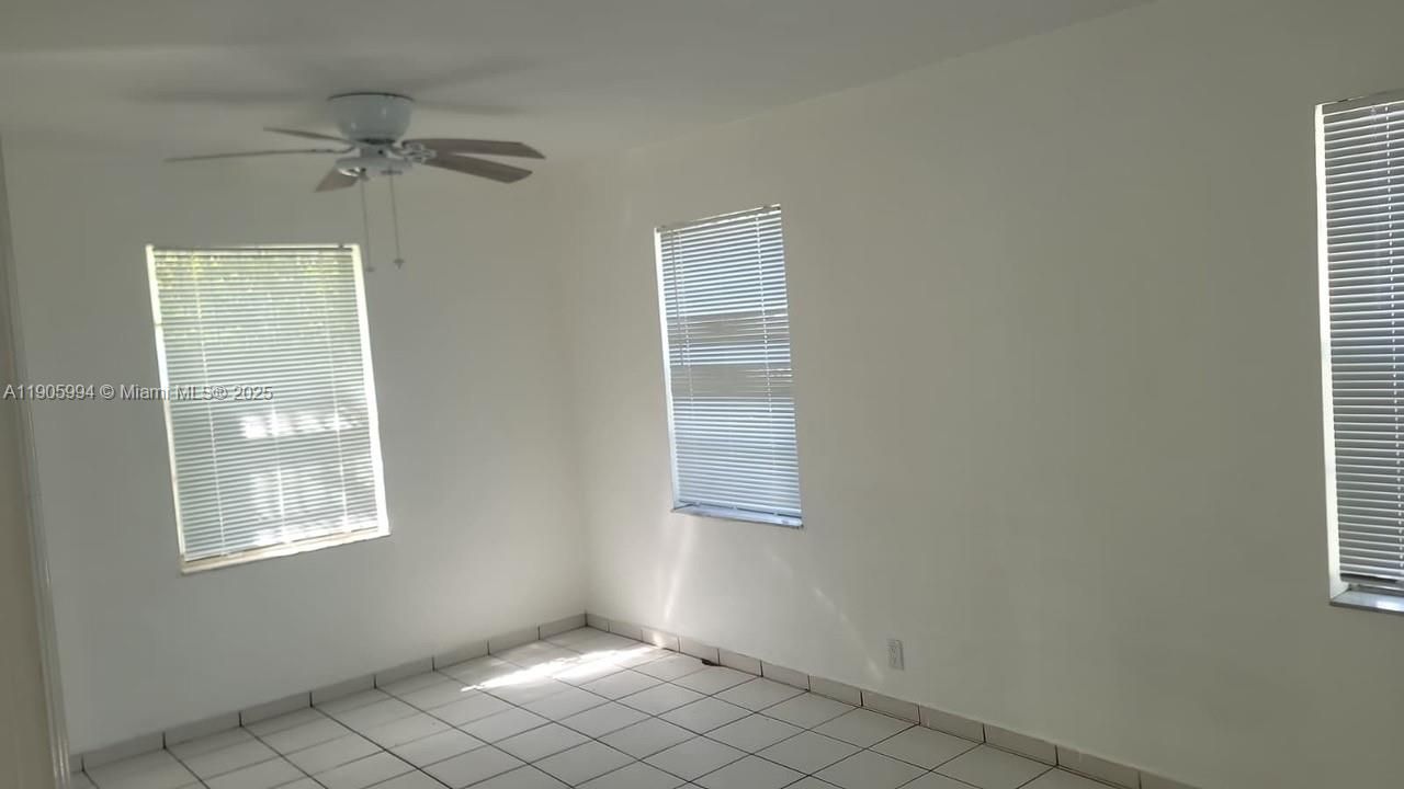 Active With Contract: $1,900 (2 beds, 1 baths, 700 Square Feet)