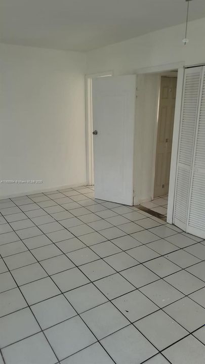 Active With Contract: $1,900 (2 beds, 1 baths, 700 Square Feet)