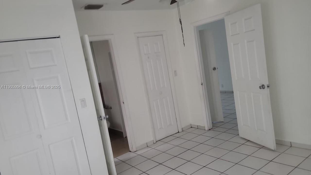 Active With Contract: $1,900 (2 beds, 1 baths, 700 Square Feet)