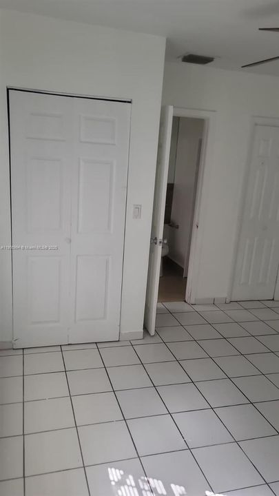 Active With Contract: $1,900 (2 beds, 1 baths, 700 Square Feet)