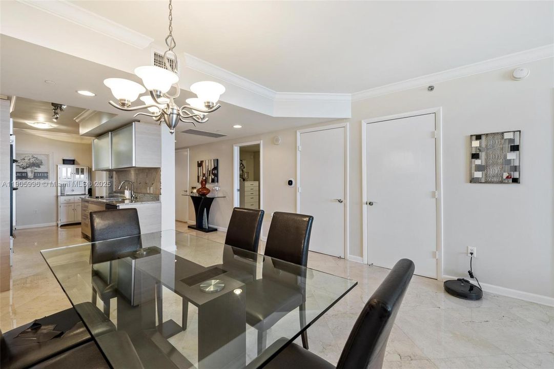 最近租的: $5,500 (3 贝兹, 3 浴室, 1571 平方英尺)