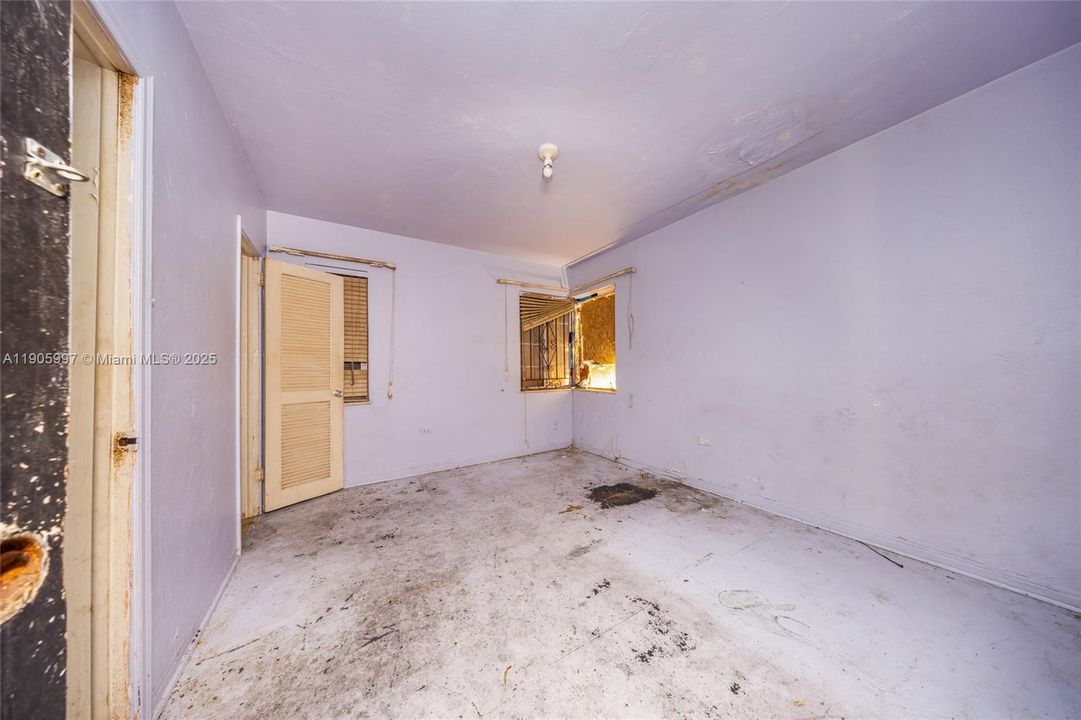 Active With Contract: $251,000 (3 beds, 1 baths, 1231 Square Feet)