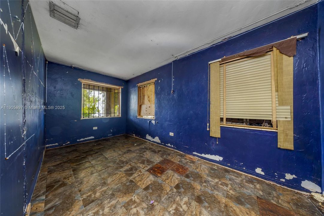 Active With Contract: $251,000 (3 beds, 1 baths, 1231 Square Feet)