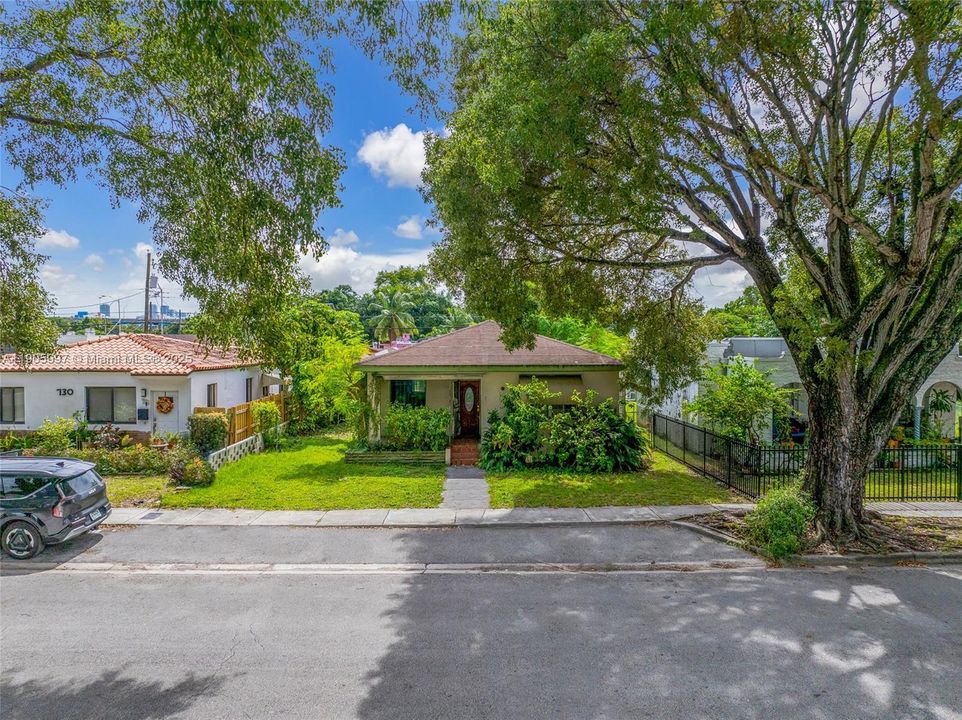 Active With Contract: $251,000 (3 beds, 1 baths, 1231 Square Feet)