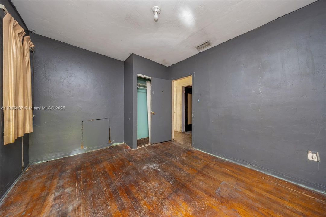 Active With Contract: $251,000 (3 beds, 1 baths, 1231 Square Feet)