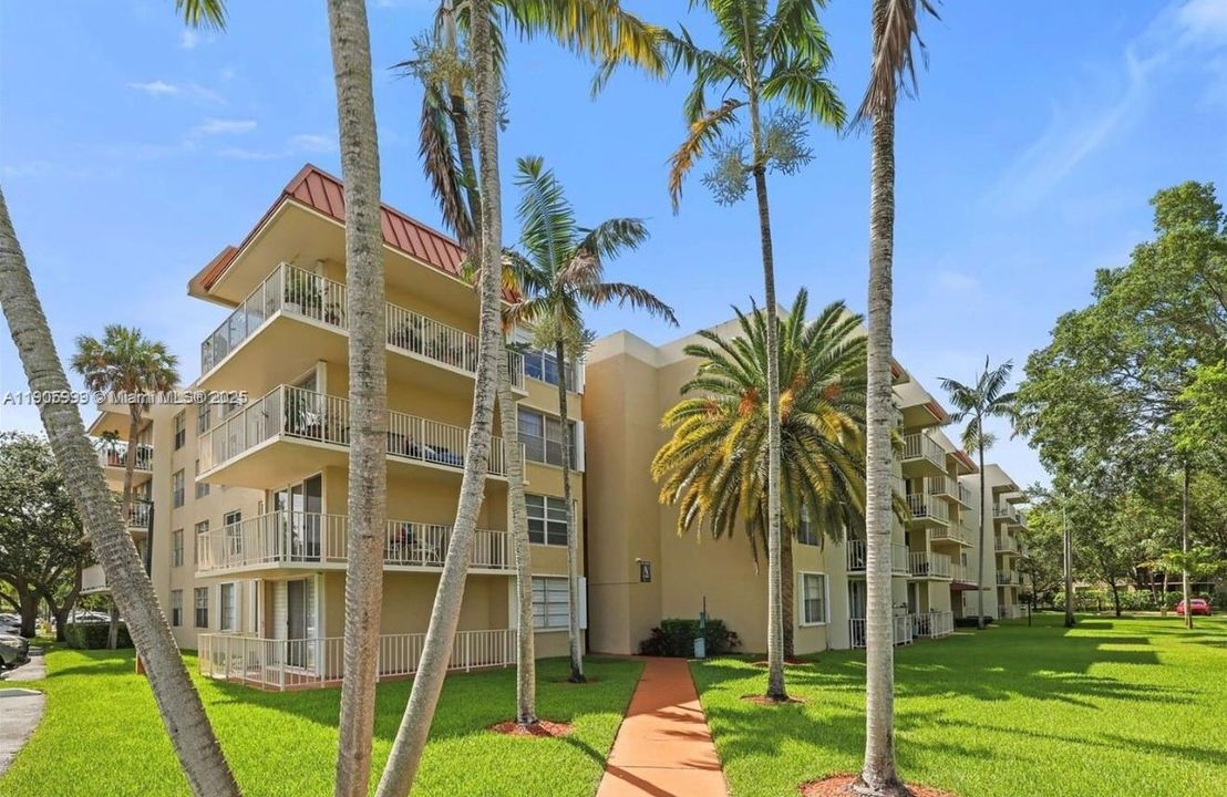 For Rent: $2,500 (2 beds, 2 baths, 1253 Square Feet)