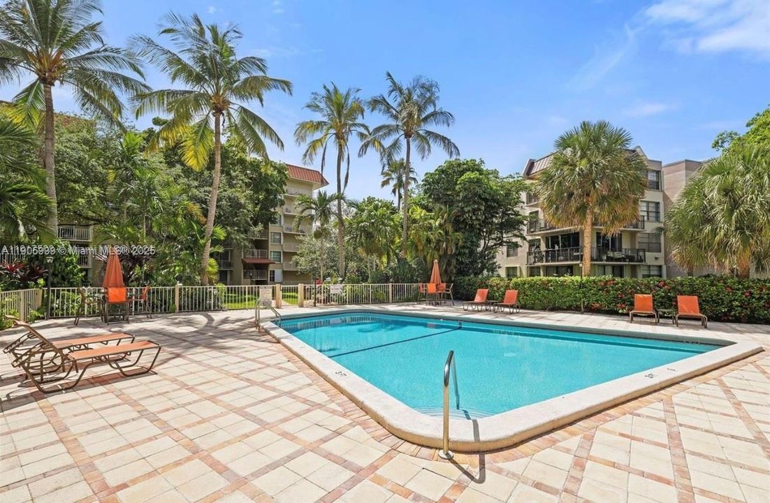 For Rent: $2,500 (2 beds, 2 baths, 1253 Square Feet)