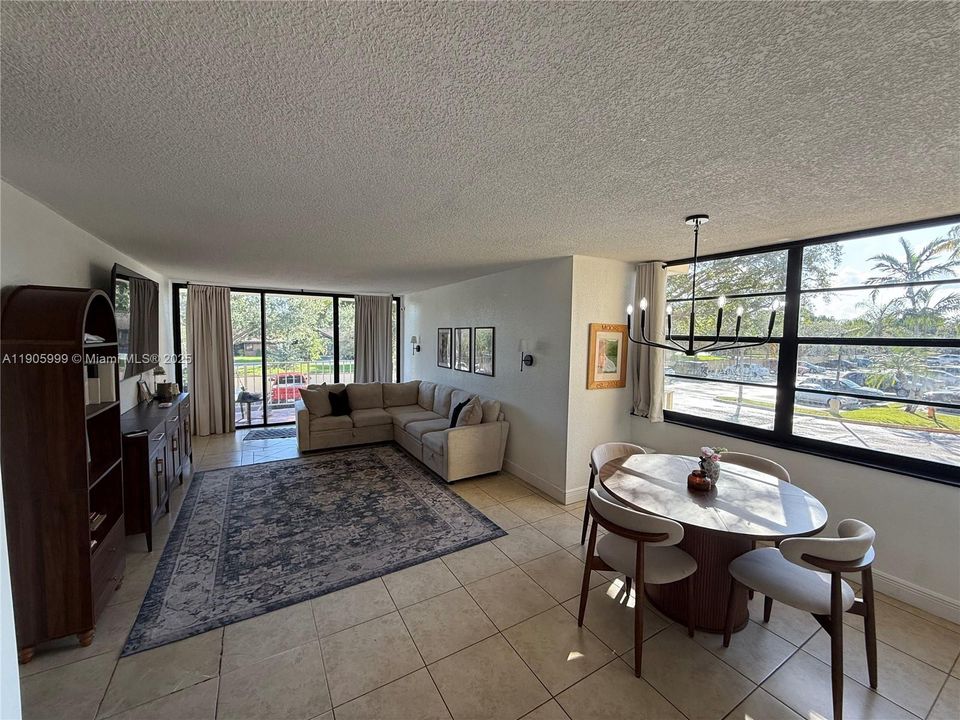 For Rent: $2,500 (2 beds, 2 baths, 1253 Square Feet)