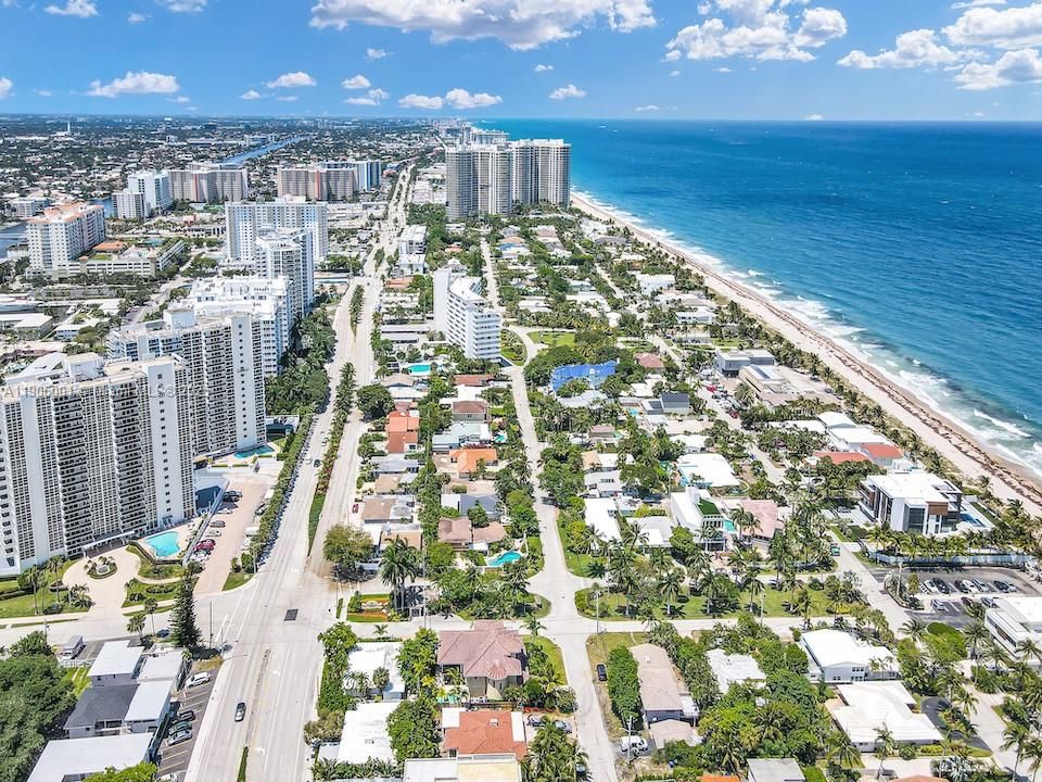 Active With Contract: $3,150 (2 beds, 2 baths, 1200 Square Feet)