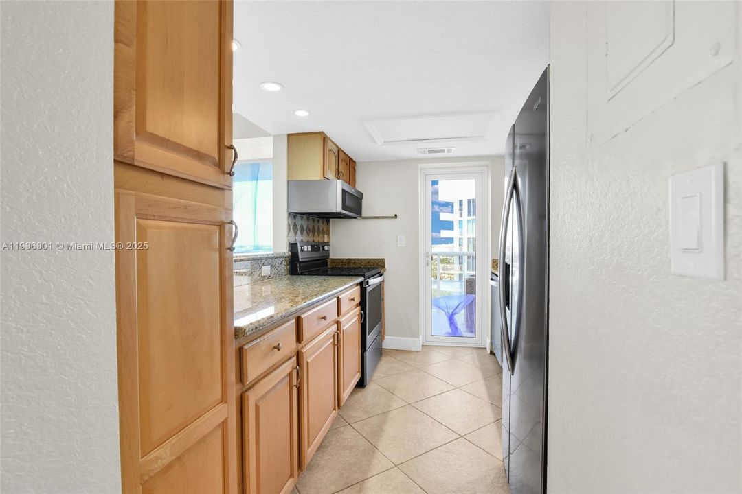 Active With Contract: $3,150 (2 beds, 2 baths, 1200 Square Feet)