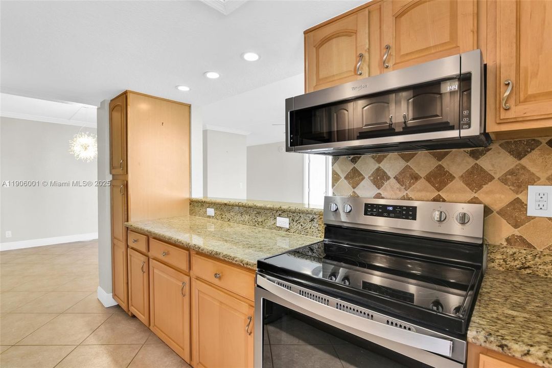 Active With Contract: $3,150 (2 beds, 2 baths, 1200 Square Feet)