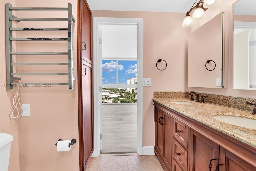 Active With Contract: $3,150 (2 beds, 2 baths, 1200 Square Feet)