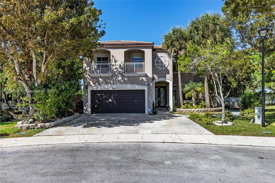 合同活跃: $1,398,000 (5 贝兹, 3 浴室, 3188 平方英尺)