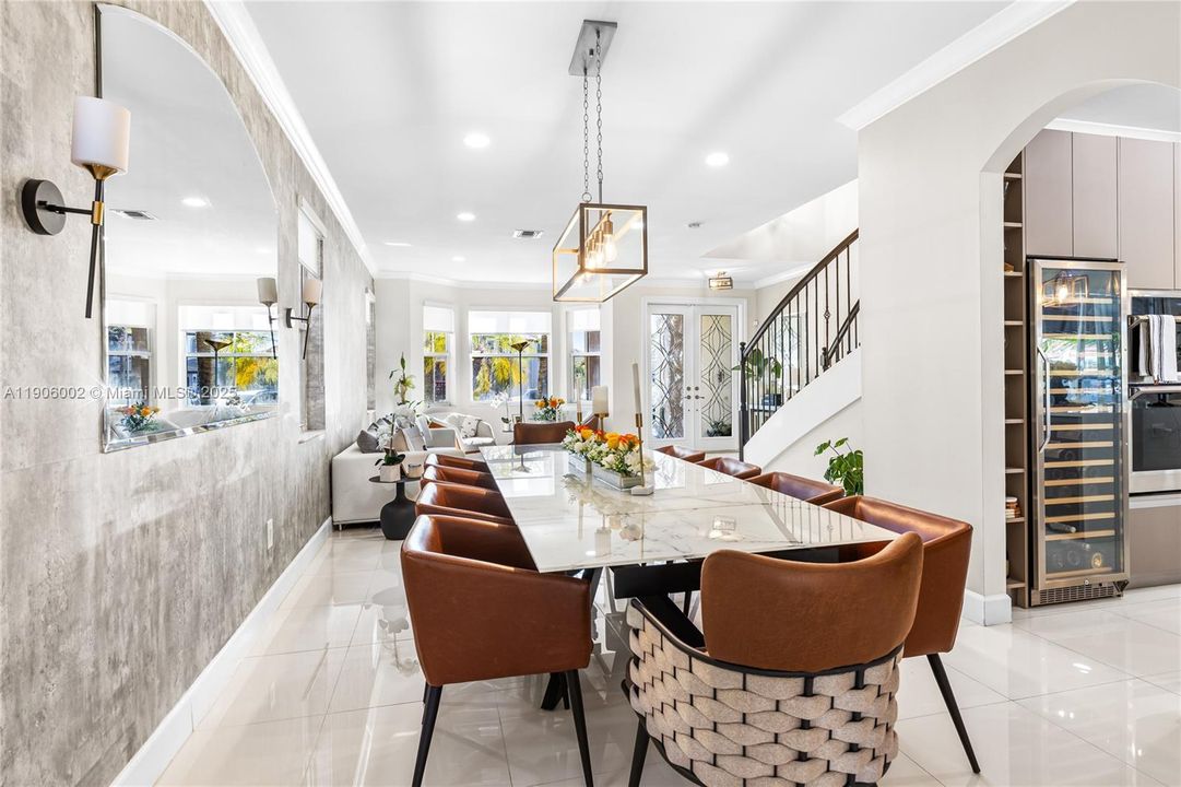 合同活跃: $1,398,000 (5 贝兹, 3 浴室, 3188 平方英尺)