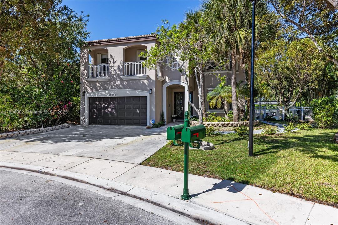 合同活跃: $1,398,000 (5 贝兹, 3 浴室, 3188 平方英尺)