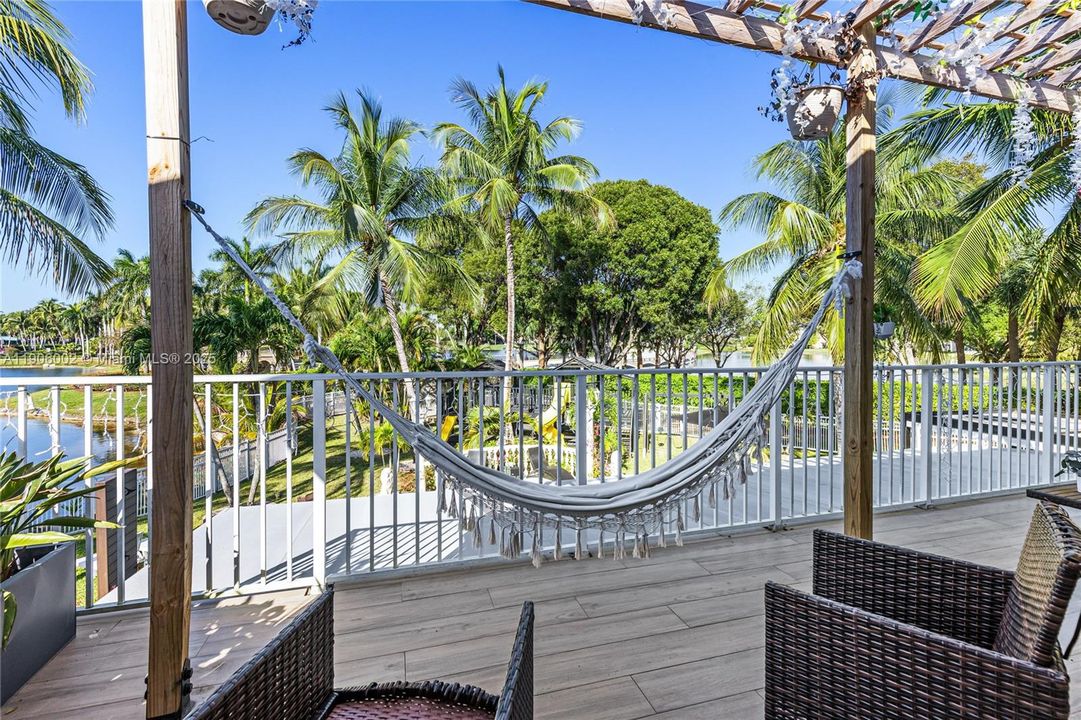 合同活跃: $1,398,000 (5 贝兹, 3 浴室, 3188 平方英尺)