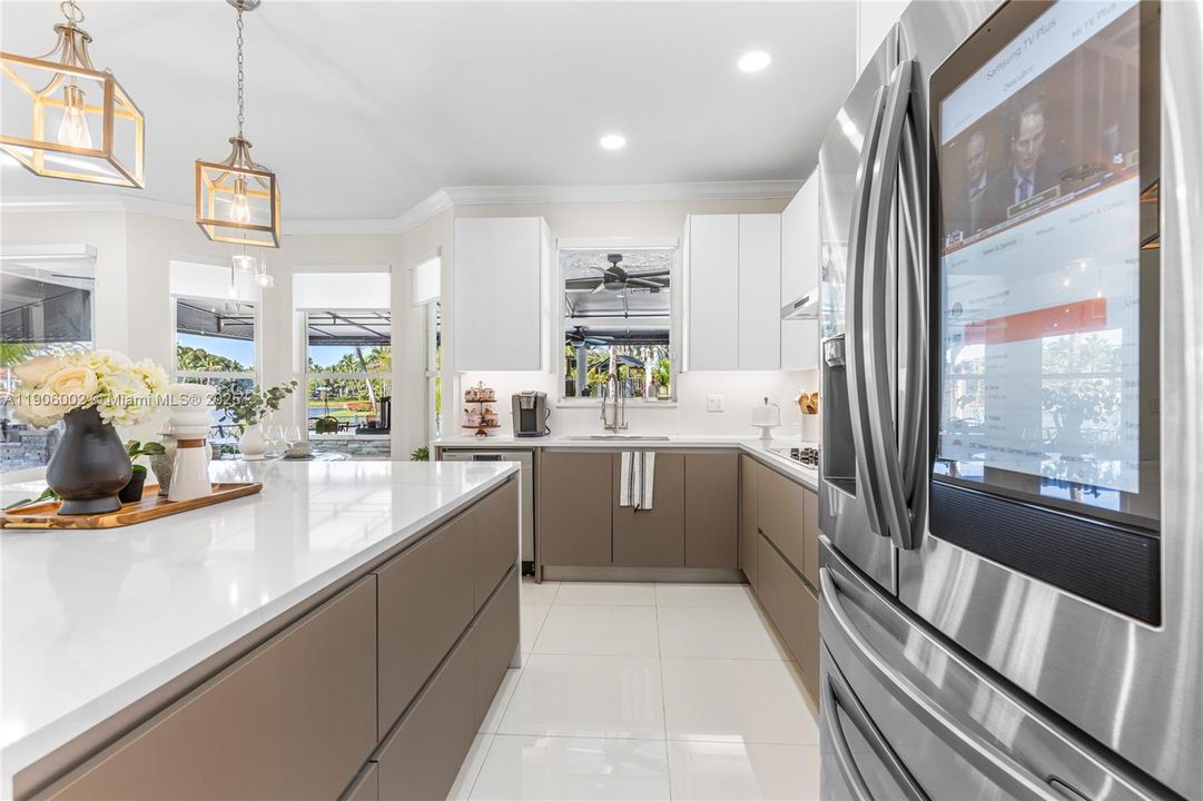 合同活跃: $1,398,000 (5 贝兹, 3 浴室, 3188 平方英尺)