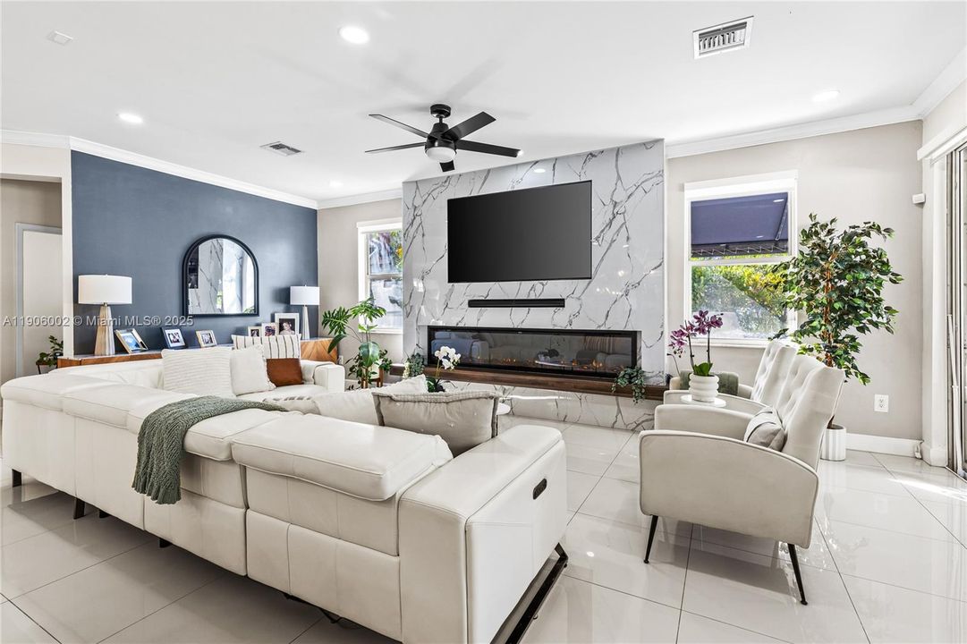 合同活跃: $1,398,000 (5 贝兹, 3 浴室, 3188 平方英尺)