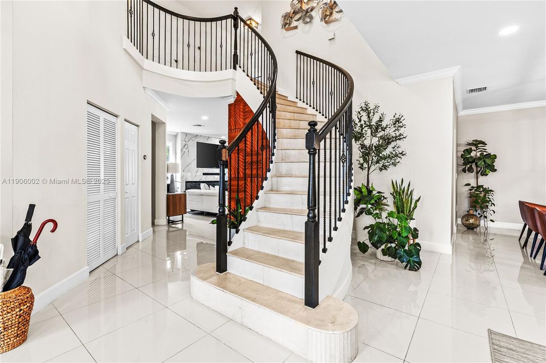 合同活跃: $1,398,000 (5 贝兹, 3 浴室, 3188 平方英尺)