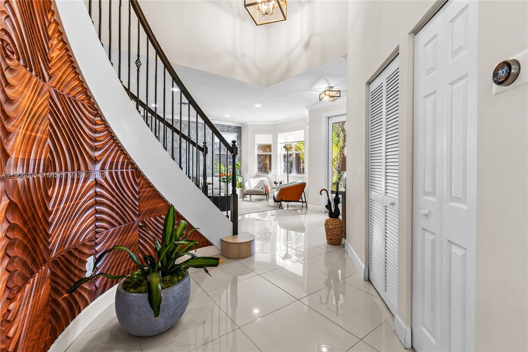 合同活跃: $1,398,000 (5 贝兹, 3 浴室, 3188 平方英尺)