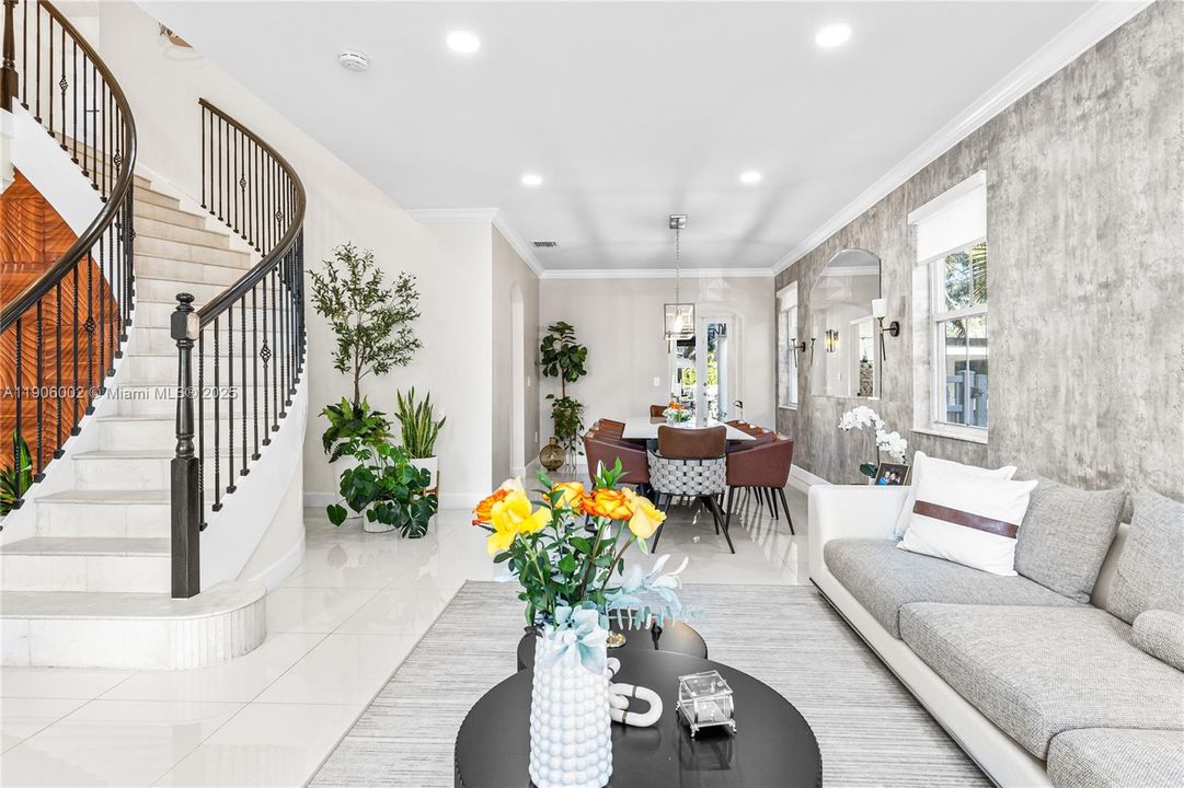 合同活跃: $1,398,000 (5 贝兹, 3 浴室, 3188 平方英尺)