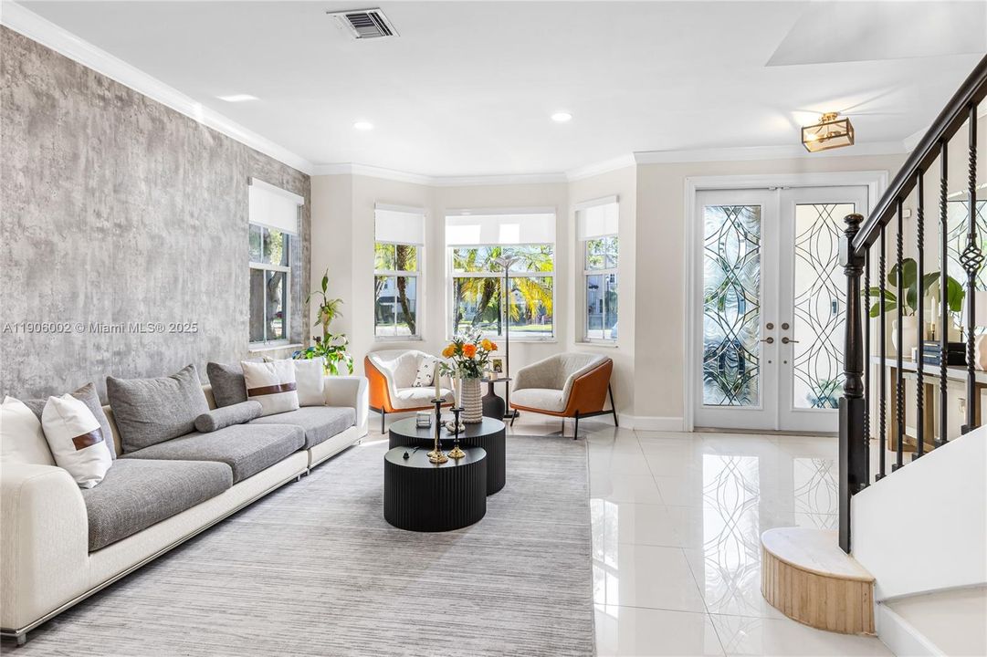 合同活跃: $1,398,000 (5 贝兹, 3 浴室, 3188 平方英尺)