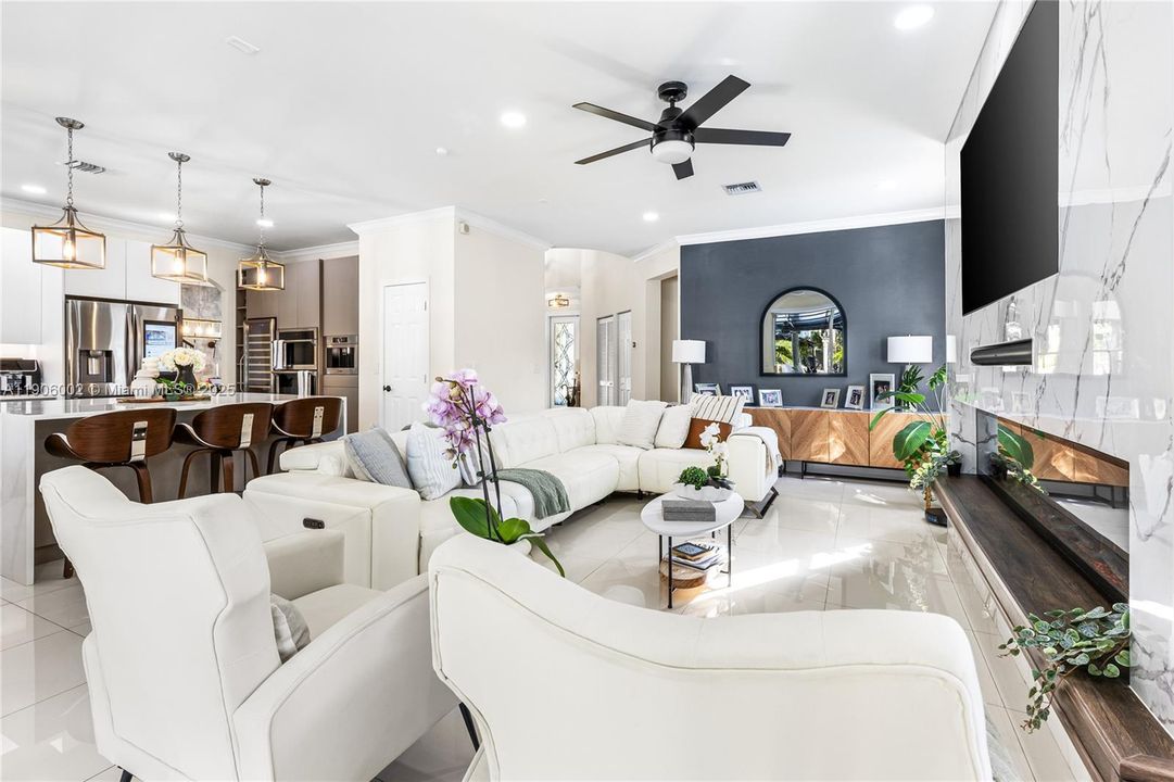 合同活跃: $1,398,000 (5 贝兹, 3 浴室, 3188 平方英尺)