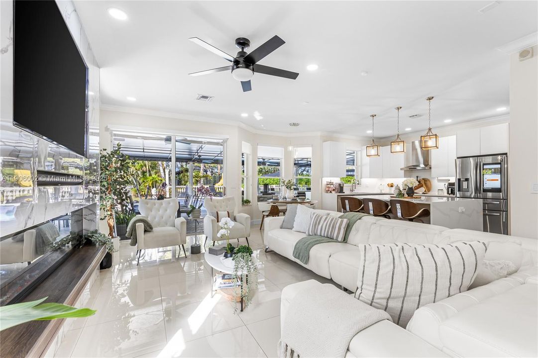 合同活跃: $1,398,000 (5 贝兹, 3 浴室, 3188 平方英尺)