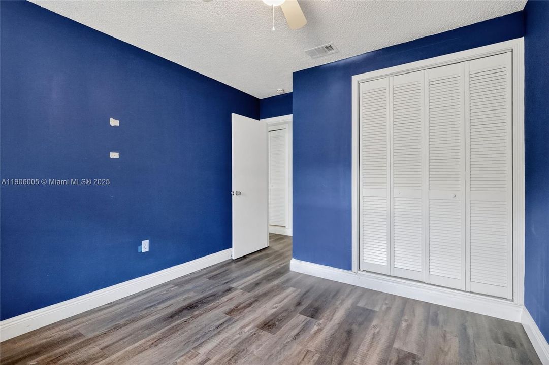 Active With Contract: $539,900 (3 beds, 2 baths, 1418 Square Feet)