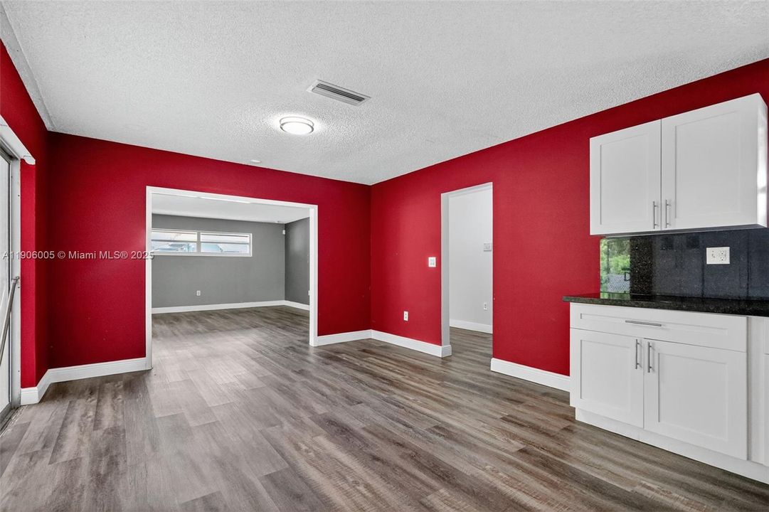 Active With Contract: $539,900 (3 beds, 2 baths, 1418 Square Feet)