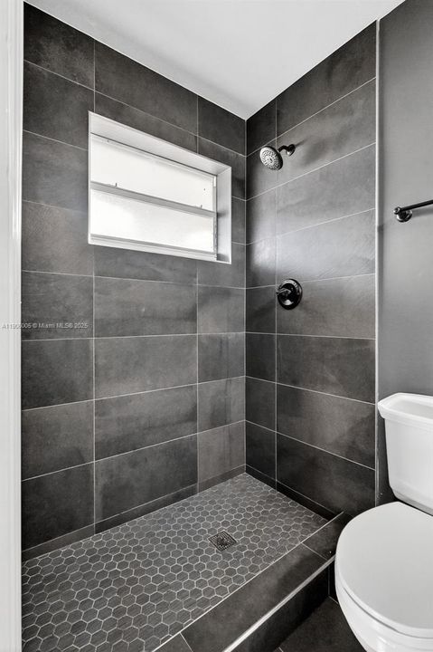 Active With Contract: $539,900 (3 beds, 2 baths, 1418 Square Feet)