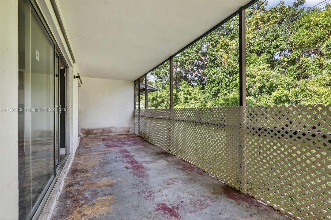 Active With Contract: $539,900 (3 beds, 2 baths, 1418 Square Feet)