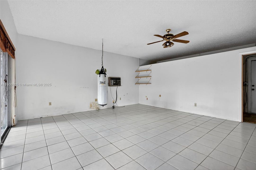 Active With Contract: $539,900 (3 beds, 2 baths, 1418 Square Feet)