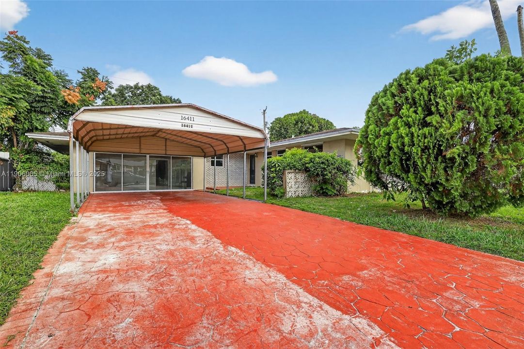 Active With Contract: $539,900 (3 beds, 2 baths, 1418 Square Feet)